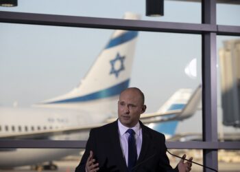 El primer ministro israelí insta a los jóvenes a vacunarse