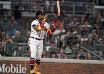 Acuña y Contreras fueron la pesadilla de Filadelfia