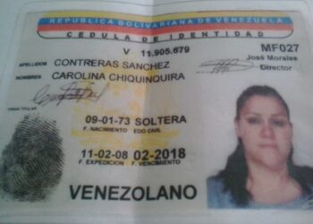 Una abogada pereció en un vuelco de automóvil