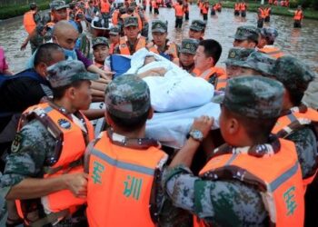 Asciende a 51 muertos el balance de víctimas por inundaciones en China