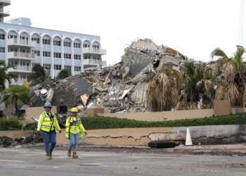 Suben a 86 víctimas mortales por derrumbe de edificio en Surfside