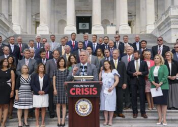 Republicanos resisten nueva recomendación de usar tapabocas