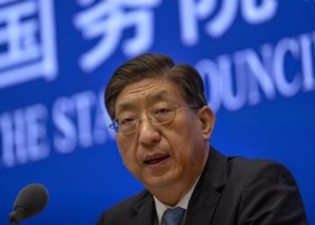 China denuncia "arrogancia" de la OMS por querer investigar el origen del coronavirus