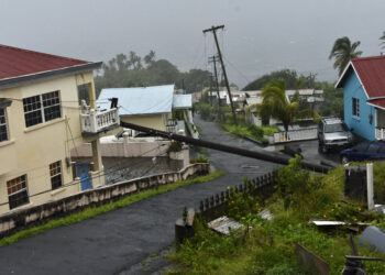 Elsa deja tres muertos en su paso por el Caribe