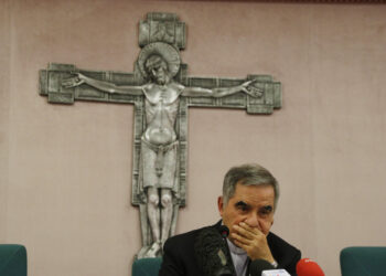 Vaticano acusa a 10 por escándalo inmobiliario en Londres