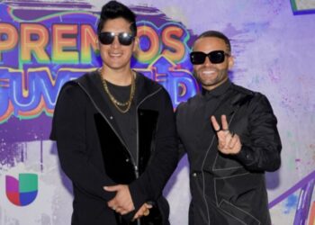 Chyno regresó al escenario de Premios Juventud junto a Nacho