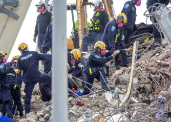 Surfside: A 79 se eleva el número de fallecidos por derrumbe de edificio