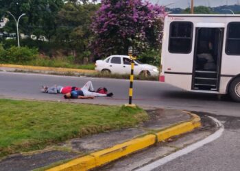 Polisucre resultó herido en la cabeza tras frustar robo dentro de una camioneta de pasajeros