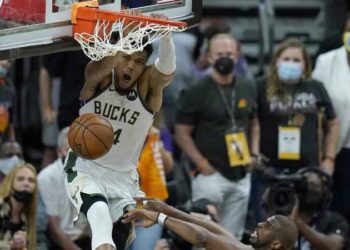 Bucks de Milwaukee remontó y quedó a un triunfo del título de la NBA