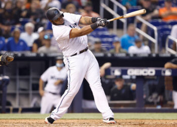 Jesús Aguilar sigue liderando la Liga Nacional en remolques