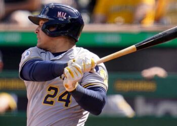 Milwaukee salió victorioso contra Piratas y adquirió a Eduardo Escobar