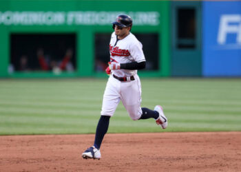 César Hernández guió a Cleveland contra Houston y Altuve que conectó el jonrón 23