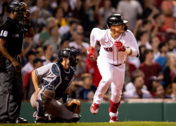 Medias Rojas aprovechó lanzamientos descontrolados de Yankees para llevarse el triunfo