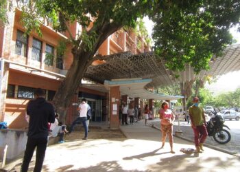 Esperan por más dosis para vacunar a estudiantes de Medicina y personal de salud