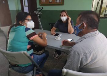 "Por tus Canas" lleva ayuda solidaria a los abuelitos