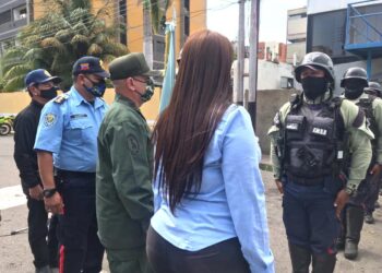 Policías reconocieron autoridad de la nueva alcaldesa de Bolívar