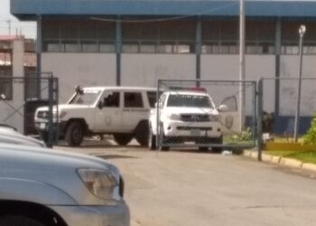 Policías investigan la muerte de dos sexagenarios