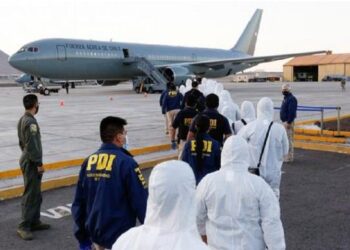 Human Rights Watch insta a Chile a poner fin a la deportación de venezolanos