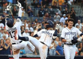 Fernando Tatis descargó cuadrangular de 440 pies en victoria de Padres