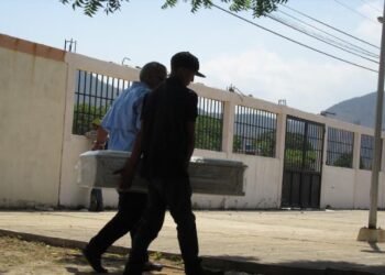 Un niño pereció luego de caer de un camión