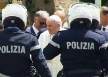 El papa Francisco sale del hospital 10 días después de su operación