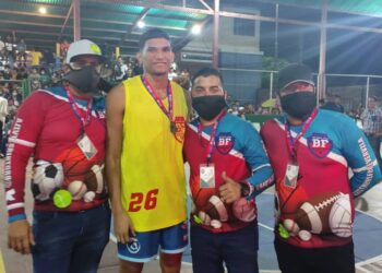 Personalidades del baloncesto se dieron cita para el torneo en honor a Henry Catén