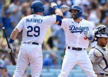Dodgers venció a Colorado con tres jonrones solitarios