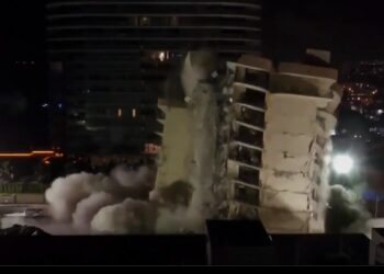 Detonan explosivos para demoler restos de edificio colapsado en Miami