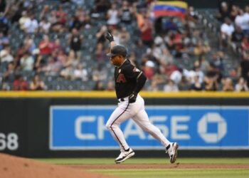 Eduardo Escobar pegó su jonrón 21 de la temporada 2021
