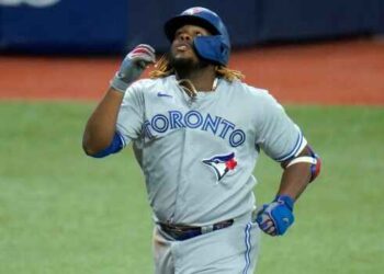 Vladimir Guerrero conectó jonrón 27 en amplio triunfo de Azulejos