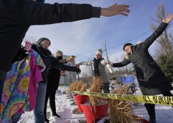 Canadá y EEUU levantan algunas restricciones fronterizas