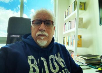 Pese a ser vacunado, el escritor Leonardo Padrón contrajo COVID-19