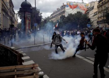 Más de 200.000 personas se manifiestan en Francia contra el pasaporte sanitario