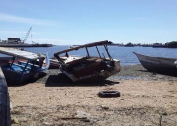 Naufragio en Araya: Ocho rescatados y un desaparecido