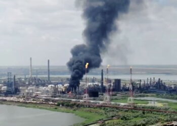 Un muerto y cuatro heridos tras explosión en la refinería de petróleo más grande de Rumania