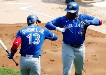Azulejos de Toronto blanqueó dos veces a Texas en el mismo día