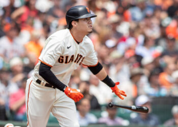 Wilmer Flores llegó a 700 imparables en su carrera en Grandes Ligas