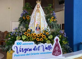 En Lechería realizaron la tradicional bajada de la Virgen del Valle