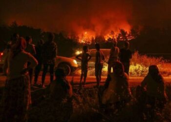 Sube a ocho el número de víctimas mortales de los incendios en Turquía