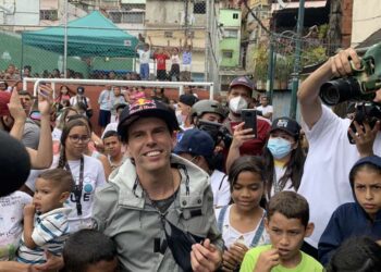 Daniel Dhers compartió con la comunidad de la Cota 905