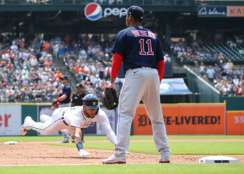 Víctor Reyes conectó dos triples para guiar triunfo de Tigres de Detroit