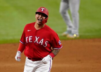 Yohel Pozo debutó por todo lo alto en Grandes Ligas con Texas
