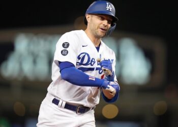 Pollock y Urías lideran a Dodgers en victoria sobre Padres