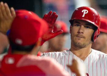 Filadelfia llegó a cinco victorias corridas y se acercó a Mets en el Este de la Liga Nacional