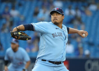 Ryu y Teoscar Hernández mantuvieron a Toronto en la puja por un puesto en postemporada