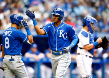 Edward Olivares sigue mostrando su poder a las órdenes de Kansas City