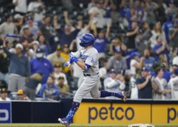 Dodgers venció a Padres luego de 16 innings de intensa batalla