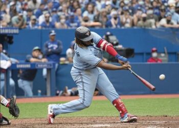 Toronto aprovechó ofensiva de Springer y Guerrero para derrotar a alicaído Boston