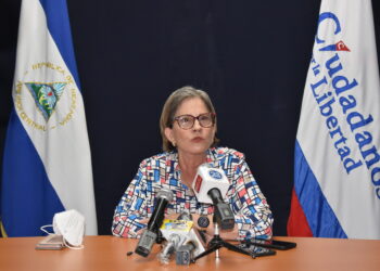 Opositora nicaragüense huye a Costa Rica y denuncia “fraude”