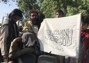 Llegada de talibanes a Kabul genera caos en Afganistán